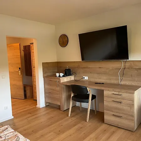 Szálloda Seeblick - Direkt Am Itzelberger - Ideal Fuer Business-leute, Durchreisende, Radler Und Wanderer Königsbronn